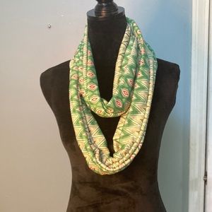 Green infinity shawl